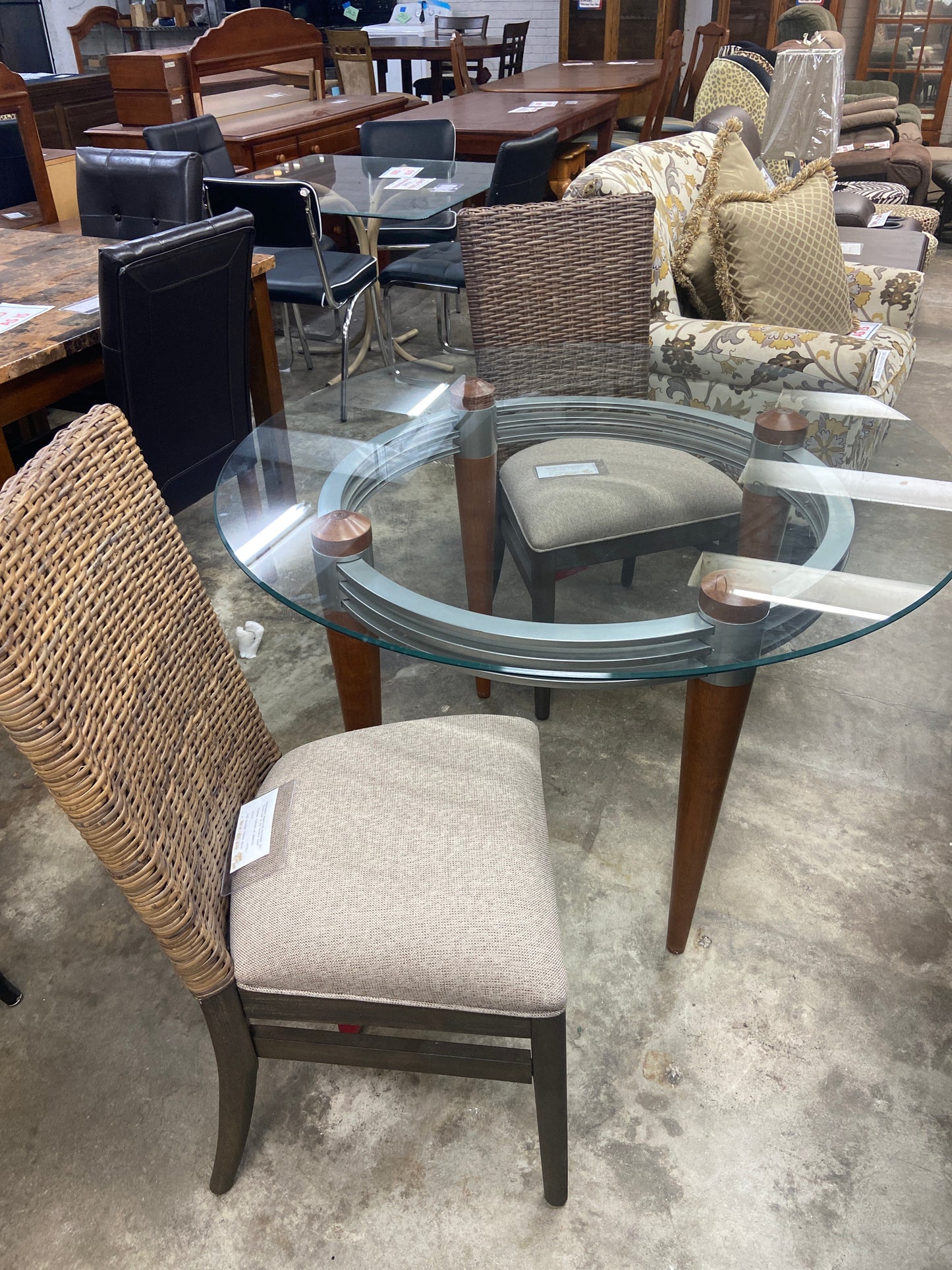 192572/TABLE/DINING/GLASS